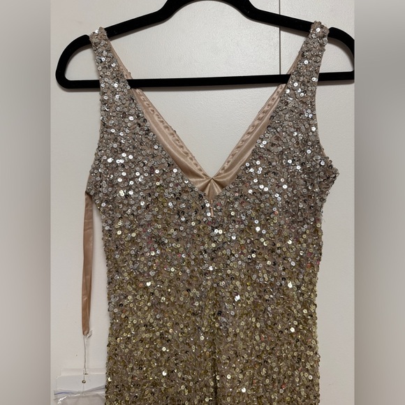 NWT |Mac Duggal 1068 Shimmering Gold Sequined Sleeveless  Side Slit Gown Size 2 - Picture 16 of 17